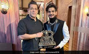 Munawar Faruqui ਨੇ ਮਸ਼ਹੂਰ ਰਿਐਲਿਟੀ ਸ਼ੋਅ ‘ਬਿੱਗ ਬੌਸ 17’ ਵਿੱਚ ਭਾਗ ਲੈਣ ਦੌਰਾਨ ਸਤਿਕਾਰਯੋਗ ਸਲਮਾਨ ਖਾਨ ਦੇ ਅਣਮੁੱਲੇ ਮਾਰਗਦਰਸ਼ਨ ਲਈ ਉਨ੍ਹਾਂ ਦਾ ਧੰਨਵਾਦ ਕੀਤਾ ਅਤੇ ਪਿਆਰ ਨਾਲ ਉਨ੍ਹਾਂ ਨੂੰ ‘ਵੱਡਾ ਭਰਾ’ ਕਿਹਾ।