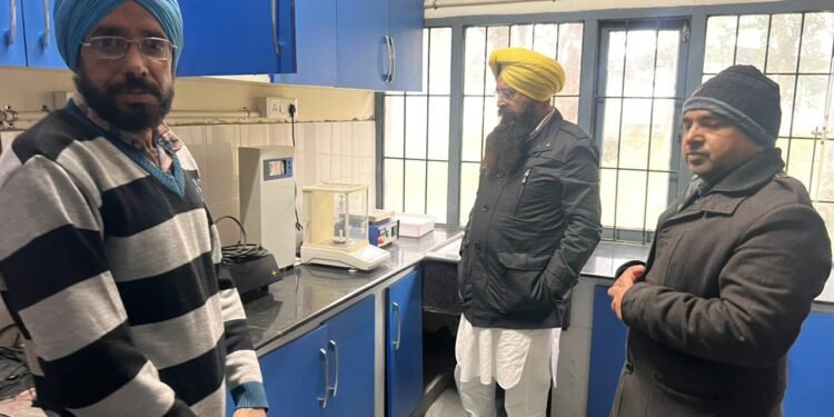 ਮੱਛੀ ਪਾਲਣ ਮੰਤਰੀ ਗੁਰਮੀਤ ਸਿੰਘ ਖੁੱਡੀਆਂ ਨੇ ਮੱਛੀ ਪੂੰਗ ਫਾਰਮ ਦਾ ਕੀਤਾ ਦੌਰਾ
