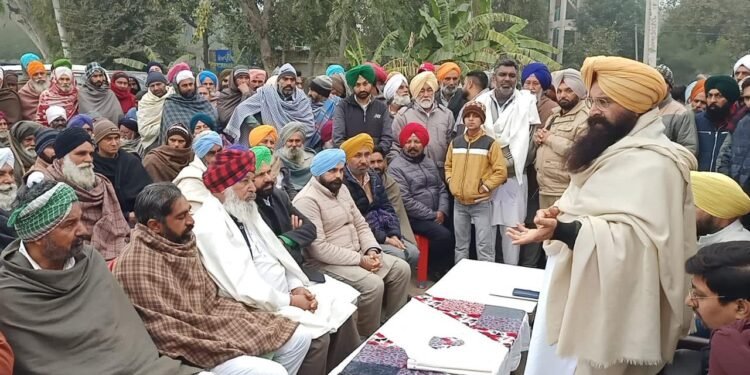 ਪਸ਼ੂਆਂ ਦੀ ਮੌਤ ਦਾ ਮਾਮਲਾ: ਗੁਰਮੀਤ ਸਿੰਘ ਖੁੱਡੀਆਂ ਵੱਲੋਂ ਬਠਿੰਡਾ ਦੇ ਪਿੰਡ ਰਾਏਕੇ ਕਲਾਂ ਦਾ ਦੌਰਾ