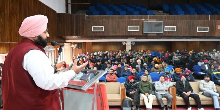  ਵਿਦਿਆਰਥੀਆਂ ਦੇ ਸਿੱਖਣ ਪੱਧਰ ਨੂੰ ਨਿਖਾਰਨ ਵੱਲ ਹੋਰ ਧਿਆਨ ਦੇਣ ਅਧਿਆਪਕ: ਹਰਜੋਤ ਸਿੰਘ ਬੈਂਸ