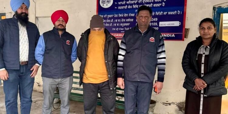 ਬੈਂਕ ਤੋਂ 25 ਲੱਖ ਰੁਪਏ ਦਾ ਕਰਜਾ ਲੈ ਕੇ ਫਰਾਡ ਕਰਨ ਵਾਲਾ ਭਗੋੜਾ ਦੋਸ਼ੀ ਵਿਜੀਲੈਂਸ ਬਿਉਰੋ ਵੱਲੋਂ ਕਾਬੂ