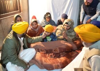 ਮੁੱਖ ਮੰਤਰੀ ਨੇ ਸ਼ਹੀਦ ਜਸਪਾਲ ਸਿੰਘ ਦੇ ਪਰਿਵਾਰ ਨੂੰ ਇਕ ਕਰੋੜ ਰੁਪਏ ਦੀ ਵਿੱਤੀ ਸਹਾਇਤਾ ਦਾ ਚੈੱਕ ਸੌਂਪਿਆ