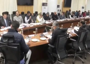 CM MANOHAR LAL. ਦੀ ਅਗਵਾਈ ‘ਚ 11 ਪ੍ਰਸਤਾਵਾਂ ਦੀ ਤਿਆਰੀ ਨਾਲ ਹਰਿਆਣਾ ਕੈਬਨਿਟ ਦੀ ਬੈਠਕ ਸ਼ੁਰੂ ਹੋ ਗਈ ਹੈ। ਬਜਟ ਸੈਸ਼ਨ ਦੌਰਾਨ ਇਨ੍ਹਾਂ ਪ੍ਰਸਤਾਵਾਂ ‘ਤੇ ਵੀ ਚਰਚਾ ਕੀਤੀ ਜਾਵੇਗੀ।