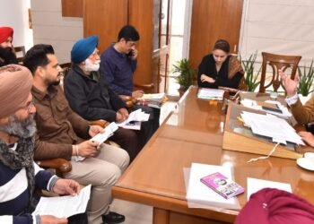 ਪੰਜਾਬ ਰੋਡੇਵਜ਼ ਦੇ ਠੇਕਾ ਆਧਾਰਤ ਡਰਾਈਵਰਾਂ ਤੇ ਕੰਡਕਟਰਾਂ ਨੂੰ ਰੈਗੂਲਰ ਕਰਨ ਲਈ ਸਰਕਾਰ ਵਚਨਬੱਧ: ਲਾਲਜੀਤ ਸਿੰਘ ਭੁੱਲਰ