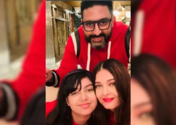 ਆਪਣੇ 48ਵੇਂ ਜਨਮਦਿਨ ‘ਤੇ, ਅਭਿਸ਼ੇਕ ਬੱਚਨ ਨੇ ਆਪਣੀ ਪਤਨੀ ਐਸ਼ਵਰਿਆ ਰਾਏ ਬੱਚਨ ਤੋਂ ਜਨਮਦਿਨ ਦੀ ਦਿਲੋਂ ਸ਼ੁਭਕਾਮਨਾਵਾਂ ਪ੍ਰਾਪਤ ਕੀਤੀਆਂ, ਜਿਸ ਵਿੱਚ ਉਨ੍ਹਾਂ ਦੀ ਪਿਆਰੀ ਧੀ, ਆਰਾਧਿਆ ਵੀ ਸ਼ਾਮਲ ਸੀ।