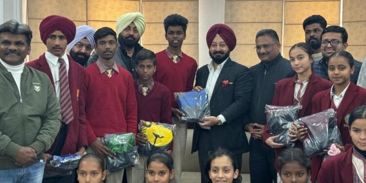ਫ਼ੀਲਖ਼ਾਨਾ ਸਕੂਲ ਦੇ ਸਾਲਾਨਾ ਮੈਗਜ਼ੀਨ ‘ਹੱਸਦੇ ਫੁੱਲ’ ਦੀ ਕੀਤੀ ਗਈ ਘੁੰਡ ਚੁਕਾਈ
