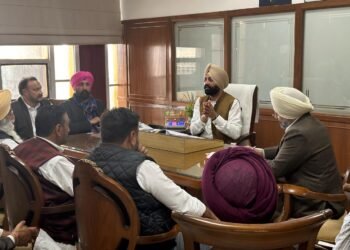 ਲਾਲਜੀਤ ਸਿੰਘ ਭੁੱਲਰ ਵੱਲੋਂ ਓਵਰਲੋਡ ਗੱਡੀਆਂ ਅਤੇ ਦੂਜੇ ਸੂਬਿਆਂ ਤੋਂ ਗ਼ੈਰ-ਕਾਨੂੰਨੀ ਢੰਗ ਨਾਲ ਆਉਣ ਵਾਲੇ ਟਰੱਕਾਂ ਵਿਰੁੱਧ ਸਖ਼ਤ ਕਾਰਵਾਈ ਦੇ ਨਿਰਦੇਸ਼