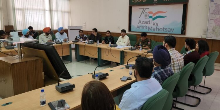 ਸਮੂਹ ਬੈਂਕ ਚੋਣ ਕਮਿਸ਼ਨ ਦੀਆਂ ਹਦਾਇਤਾਂ ਦੀ ਪਾਲਣਾ ਯਕੀਨੀ ਬਣਾਉਣ : ਜ਼ਿਲ੍ਹਾ ਚੋਣ ਅਫ਼ਸਰ