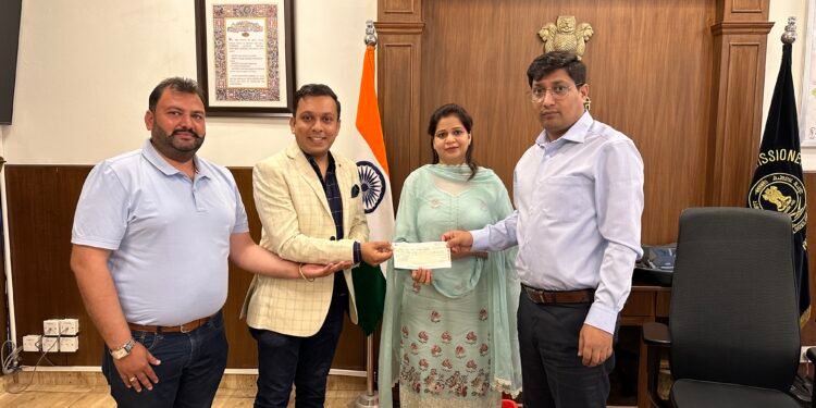 ਜਯੋਤੀ ਥਰੈਡਜ਼ ਨੇ ਰੈੱਡ ਕਰਾਸ ਸੁਸਾਇਟੀ ਲਈ 5 ਲੱਖ ਦਾ ਚੈਕ ਡਿਪਟੀ ਕਮਿਸ਼ਨਰ ਨੂੰ ਸੌਂਪਿਆ