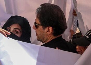 ਪਾਕਿਸਤਾਨ ਦੀ ਅਦਾਲਤ ਨੇ ਸਾਬਕਾ ਪ੍ਰਧਾਨ ਮੰਤਰੀ ਇਮਰਾਨ ਖਾਨ ਦੀ ਪਤਨੀ ਨੂੰ ਨਜ਼ਰਬੰਦ ਤੋਂ ਜੇਲ੍ਹ ਤਬਦੀਲ ਕਰਨ ਦਾ ਹੁਕਮ ਜਾਰੀ ਕੀਤਾ ਹੈ।