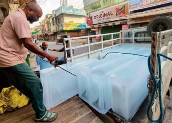 ਪੰਜਾਬ ਵਿੱਚ ਬਿਜਲੀ ਦੀ ਮੰਗ 16,078 ਮੈਗਾਵਾਟ ਤੱਕ ਪਹੁੰਚ ਗਈ ਹੈ, ਜਿਸ ਕਾਰਨ ਪੀਐਸਪੀਸੀਐਲ ਨੇ ਸਥਿਤੀ ਨਾਲ ਨਜਿੱਠਣ ਲਈ ਖੇਤੀਬਾੜੀ ਸਪਲਾਈ ਘਟਾਈ ਹੈ।