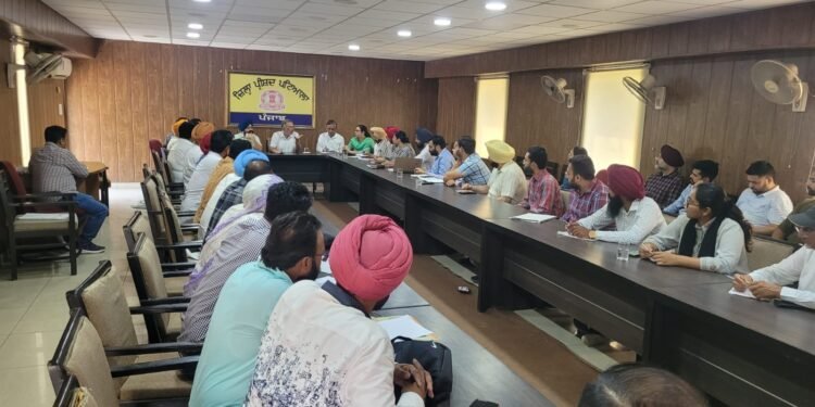 ਸਿਹਤ ਮੰਤਰੀ ਡਾ. ਬਲਬੀਰ ਸਿੰਘ ਨੇ ਪਿੰਡਾਂ ’ਚ ਚੱਲ ਰਹੇ ਵਿਕਾਸ ਕਾਰਜਾਂ ਦਾ ਲਿਆ ਜਾਇਜ਼ਾ