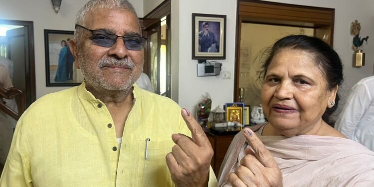 ਡਾਕਟਰ ਧਰਮਵੀਰ ਗਾਂਧੀ ਨੇ ਨਾਗਰਿਕਾਂ ਨੂੰ ਵੋਟ ਪਾਉਣ ਦੀ ਅਪੀਲ ਕੀਤੀ।