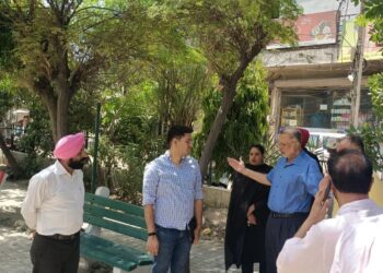 ਸਿਹਤ ਮੰਤਰੀ ਡਾ. ਬਲਬੀਰ ਸਿੰਘ ਵੱਲੋਂ ਨਗਰ ਨਿਗਮ ਕਮਿਸ਼ਨਰ ਨੂੰ ਨਾਲ ਲੈਕੇ ਕਲੋਨੀਆਂ ਦਾ ਦੌਰਾ
