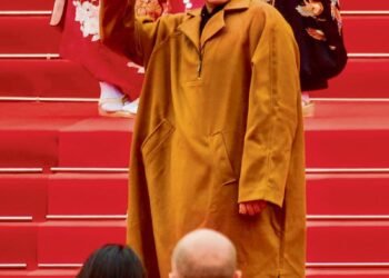 ਕਸ਼ਮੀਰੀ ਫਿਲਮ ਨਿਰਮਾਤਾ ਰਾਹਤ ਸ਼ਾਹ ਕਾਜ਼ਮੀ ਨੇ ਆਪਣੀ ਫਿਲਮ ਲਵ ਇਨ ਵੀਅਤਨਾਮ ਲਈ ਤੁਰਕੀ ਦੀ ਕਹਾਣੀ ਨੂੰ ਅਪਣਾਇਆ ਹੈ