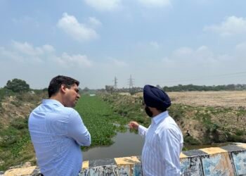 ਵਿਧਾਇਕ ਅਜੀਤਪਾਲ ਸਿੰਘ ਕੋਹਲੀ ਵੱਲੋਂ ਨਗਰ ਨਿਗਮ ਕਮਿਸ਼ਨਰ ਨਾਲ ਵੱਡਾ ਅਰਾਈਮਾਜਰਾ ਨੇੜੇ ਵੱਡੀ ਨਦੀ ਦਾ ਦੌਰਾ