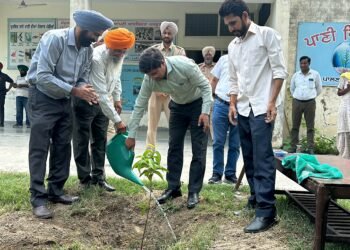 ਕਿਸਾਨ ਖੇਤੀ ਦੇ ਸਹਾਇਕ ਧੰਦੇ ਵਜੋਂ ਮੱਛੀ ਪਾਲਣ ਅਪਣਾ ਕੇ ਆਪਣੀ ਆਮਦਨ ਵਧਾਉਣ ਲਈ ਅੱਗੇ ਆਉਣ-ਸ਼ੌਕਤ ਅਹਿਮਦ ਪਰੇ