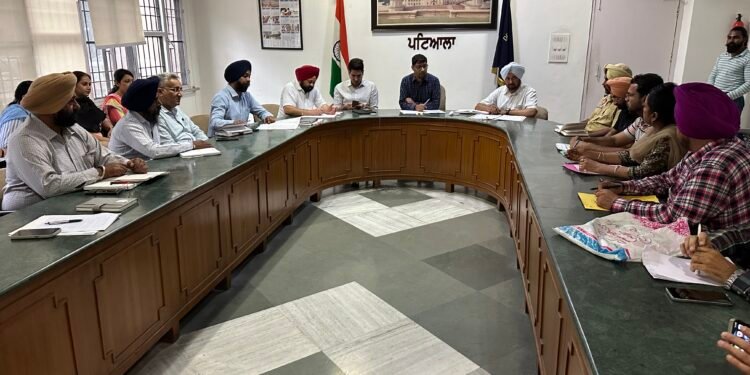 ਜ਼ਿਲ੍ਹਾ ਰੋਜ਼ਗਾਰ ਅਤੇ ਕਾਰੋਬਾਰ ਬਿਊਰੋ ਦੀ ਗਵਰਨਿੰਗ ਕੌਂਸਲ ਦੀ ਮੀਟਿੰਗ ਮੌਕੇ ਨੌਜਵਾਨਾਂ ਨੂੰ ਰੋਜ਼ਗਾਰ ਤੇ ਕਾਰੋਬਾਰ ਦੇ ਯੋਗ ਬਣਾਉਣ ਉਪਰ ਜ਼ੋਰ