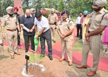 ਡੀ.ਆਈ.ਜੀ. ਐਸ.ਕੇ. ਰਾਮਪਾਲ ਨੇ ਕਮਾਂਡੋ ਕੰਪਲੈਕਸ ਬਹਾਦਰਗੜ੍ਹ ਵਿਖੇ ਰੁੱਖ ਲਗਾਓ ਮੁਹਿੰਮ ਦੀ ਸ਼ੁਰੂਆਤ ਕਰਵਾਈ