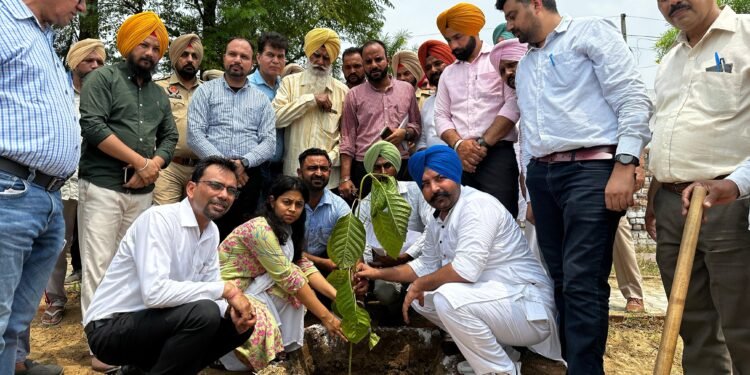 ਰੋਹਟੀ ਬਸਤਾ ‘ਚ ਜਨ ਸੁਵਿਧਾ ਕੈਂਪ: ਏ.ਡੀ.ਸੀ. ਕੰਚਨ ਵੱਲੋਂ ਲੋਕਾਂ ਦੀਆਂ ਮੁਸ਼ਕਿਲਾਂ ਦਾ ਮੌਕੇ ‘ਤੇ ਨਿਪਟਾਰਾ