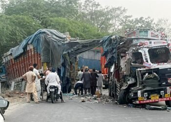 ਟਰੱਕਾਂ ਦੀ ਆਹਮੋ-ਸਾਹਮਣੀ ਟੱਕਰ ਵਿੱਚ ਇਕ ਟਰੱਕ ਡਰਾਈਵਰ ਦੀ ਮੌਤ, ਦੂਜਾ ਜ਼ਖ਼ਮੀ