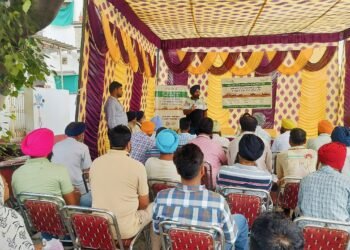 ਖੇਤੀਬਾੜੀ ਵਿਭਾਗ ਵੱਲੋਂ ਪਿੰਡ ਪੱਧਰ ਤੇ ਕਿਸਾਨਾਂ ਨੂੰ ਪਰਾਲੀ ਪ੍ਰਬੰਧਨ ਸਬੰਧੀ ਕੀਤਾ ਜਾ ਰਿਹਾ ਜਾਗਰੂਕ