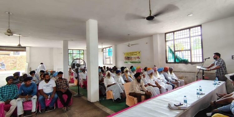 ਖੇਤੀਬਾੜੀ ਤੇ ਕਿਸਾਨ ਭਲਾਈ ਵਿਭਾਗ ਨੇ ਕਿਸਾਨ ਜਾਗਰੂਕਤਾ ਕੈਂਪ ਲਗਾਇਆ