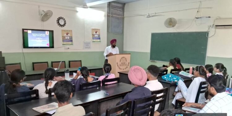 ਯੁਵਕ ਸੇਵਾਵਾਂ ਵਿਭਾਗ ਵੱਲੋਂ ਕੀਤੀਆਂ ਜਾਂਦੀਆਂ ਗਤੀਵਿਧੀਆਂ ਸਬੰਧੀ ਵਿਦਿਆਰਥੀਆਂ ਨੂੰ ਕੀਤਾ ਜਾਗਰੂਕ