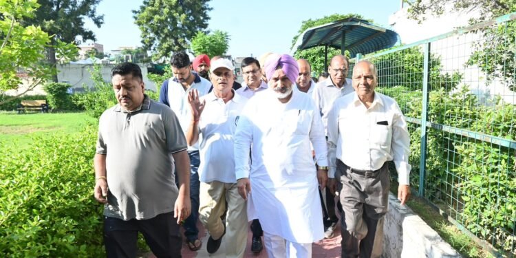 ਕੈਬਨਿਟ ਮੰਤਰੀ ਜੌੜਾਮਾਜਰਾ ਵੱਲੋਂ ਸਵਰਗ ਆਸ਼ਰਮ ਸਤੀ ਮੰਦਿਰ ‘ਚ ਲੋਕਾਂ ਦੇ ਸੈਰ ਕਰਨ ਲਈ 5 ਲੱਖ ਰੁਪਏ ਦੀ ਲਾਗਤ ਨਾਲ ਤਿਆਰ ਕਰਵਾਏ ਫੁਟਪਾਥ ਤੇ ਓਪਨ ਜਿੰਮ ਦਾ ਉਦਘਾਟਨ