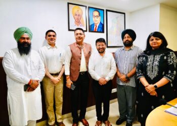 ਡਾ ਰਵਜੋਤ ਸਿੰਘ ਨੇ ਕੈਬਨਿਟ ਮੰਤਰੀਆਂ ਦੀ ਮੌਜੂਦਗੀ ਵਿੱਚ ਸਥਾਨਕ ਸਰਕਾਰਾਂ ਅਤੇ ਸੰਸਦੀ ਕਾਜ਼ ਮਾਮਲੇ ਮੰਤਰੀ ਵਜੋਂ ਅਹੁਦਾ ਸੰਭਾਲਿਆ