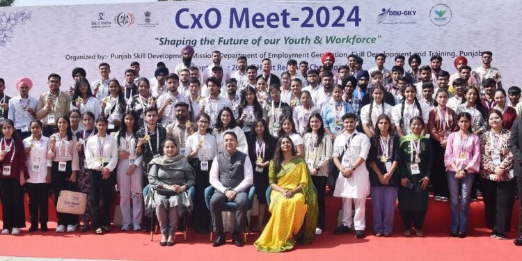 ਸੀ.ਐਕਸ.ਓ. ਮੀਟ: ਪੀ.ਐਸ.ਡੀ.ਐਮ. ਵੱਲੋਂ ਪੰਜਾਬ ਵਿੱਚ 50 ਹਜ਼ਾਰ ਨੌਕਰੀਆਂ ਪੈਦਾ ਕਰਨ ਲਈ 20 ਉਦਯੋਗਾਂ ਨਾਲ ਸਮਝੌਤੇ ਸਹੀਬੱਧ