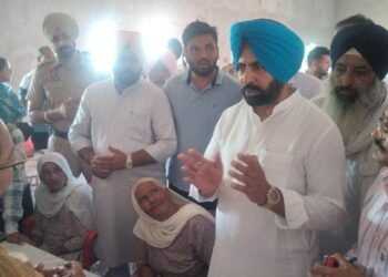 ਵਿਧਾਇਕ ਕੁਲਵੰਤ ਸਿੰਘ ਨੇ ਲੋਕਾਂ ਦੇ ਮਸਲੇ ਸੁਣ ਕੇ ਮੌਕੇ ‘ਤੇ ਕੀਤੇ ਹੱਲ