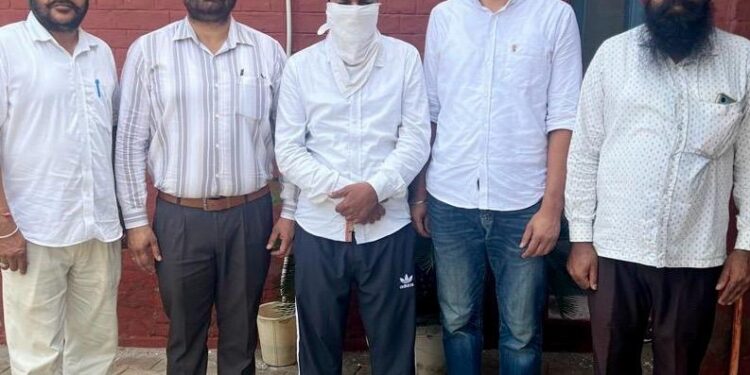 ਸਿੰਚਾਈ ਲਈ ਪਾਣੀ ਅਲਾਟ ਕਰਨ ਬਦਲੇ 20,000 ਰੁਪਏ ਰਿਸ਼ਵਤ ਲੈਂਦਾ ਨਹਿਰੀ ਪਟਵਾਰੀ ਵਿਜੀਲੈਂਸ ਬਿਊਰੋ ਵੱਲੋਂ ਰੰਗੇ ਹੱਥੀਂ ਕਾਬੂ*