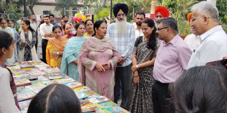 ਪੰਜਾਬ ਰਾਜ ਵਿੱਚ ਚਲਾਏ ਜਾ ਰਹੇ ਬਿਜ਼ਨਸ ਬਲਾਸਟਰ ਪ੍ਰੋਗਰਾਮ ਤਹਿਤ ਵੱਖ ਵੱਖ ਸਟਾਲ ਲਗਾਏ ਗਏ