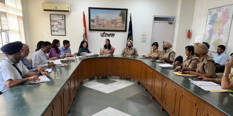 ਡਿਪਟੀ ਕਮਿਸ਼ਨਰ ਤੇ ਐਸ.ਐਸ.ਪੀ. ਵੱਲੋਂ ਜ਼ਿਲ੍ਹੇ ‘ਚ ਪਰਾਲੀ ਸਾੜਨ ਤੋਂ ਰੋਕਣ ਲਈ ਸੁਪਰੀਮ ਕੋਰਟ ਦੇ ਹੁਕਮਾਂ ਦੀ ਪਾਲਣਾ ਕਰਨ ਦੀ ਹਦਾਇਤ