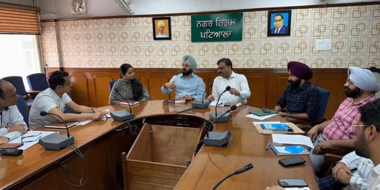 ਵਿਧਾਇਕ ਅਜੀਤਪਾਲ ਸਿੰਘ ਕੋਹਲੀ ਨੇ ਸ਼ਹਿਰ ਦੀਆਂ ਸੜਕਾਂ ਦੀ ਮੁਰੰਮਤ ਤੇ ਨਹਿਰੀ ਪਾਣੀ ਪ੍ਰਾਜੈਕਟ ਦੇ ਕੰਮ ਦਾ ਲਿਆ ਜਾਇਜ਼ਾ