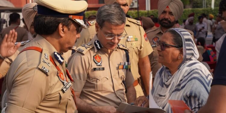 65ਵਾਂ ਪੁਲਿਸ ਯਾਦਗਾਰੀ ਦਿਵਸ: ਡੀਜੀਪੀ ਗੌਰਵ ਯਾਦਵ ਨੇ ਪੁਲਿਸ ਸ਼ਹੀਦਾਂ ਨੂੰ ਭੇਟ ਕੀਤੀ ਸ਼ਰਧਾਂਜਲੀ