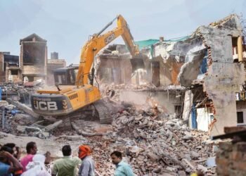 ਸੁਪਰੀਮ ਕੋਰਟ ਦਾ ਦਾਅਵਾ ਹੈ ਕਿ ਕਾਰਜਕਾਰੀ ਸ਼ਾਖਾ ਨਿਆਂਇਕ ਸ਼ਕਤੀਆਂ ਨਹੀਂ ਲੈ ਸਕਦੀ।