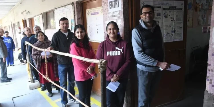 ਦਿੱਲੀ ਅਸੈਂਬਲੀ ਦੀਆਂ 70 ਸੀਟਾਂ ਲਈ ਵੋਟਿੰਗ ਪ੍ਰਕਿਰਿਆ ਚੱਲ ਰਹੀ ਹੈ