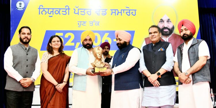 ਮੁੱਖ ਮੰਤਰੀ ਨੇ ਸੂਬੇ ਦੇ ਸਮਾਜਿਕ-ਆਰਥਿਕ ਵਿਕਾਸ ਵਿੱਚ ਨੌਜਵਾਨਾਂ ਨੂੰ ਅਨਿੱਖੜਵਾਂ ਅੰਗ ਬਣਾਉਣ ਦੀ ਵਚਨਬੱਧਤਾ ਦੁਹਰਾਈ