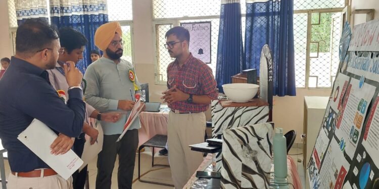 ਵਿਦਿਆਰਥੀਆਂ ਦੀ ਵਿਗਿਆਨਕ ਸੋਚ ਨੂੰ ਹੋਰ ਵਿਕਸਤ ਕਰਨ ‘ਚ ਸਹਾਈ ਹੁੰਦੀਆਂ ਨੇ ਪ੍ਰਦਰਸ਼ਨੀਆਂ : ਸਹਾਇਕ ਡਾਇਰੈਕਟਰ