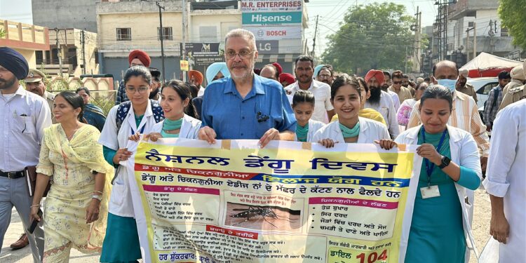 ਸਿਹਤ ਮੰਤਰੀ ਡਾ. ਬਲਬੀਰ ਸਿੰਘ ਲੋਕਾਂ ਨੂੰ ਡੇਂਗੂ ਤੇ ਚਿਕਨਗੁਨੀਆਂ ਤੋਂ ਬਚਾਉਣ ਲਈ ਖੁਦ ਮੈਦਾਨ ‘ਚ ਉਤਰੇ