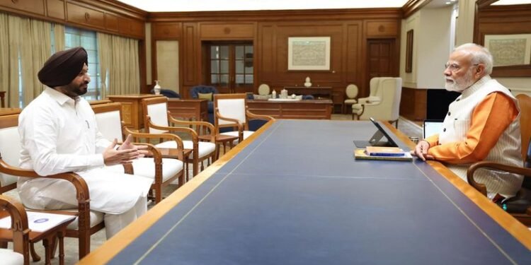 ਕੇਂਦਰੀ ਰੇਲਵੇ ਅਤੇ ਫੂਡ ਪ੍ਰੋਸੈਸਿੰਗ ਉਦਯੋਗ ਰਾਜ ਮੰਤਰੀ, ਰਵਨੀਤ ਬਿੱਟੂ ਨੇ ਪ੍ਰਧਾਨ ਮੰਤਰੀ ਨਰਿੰਦਰ ਮੋਦੀ ਨਾਲ ਮੁਲਾਕਾਤ ਕੀਤੀ