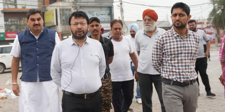 ਸਥਾਨਕ ਸਰਕਾਰਾਂ ਬਾਰੇ ਮੰਤਰੀ ਡਾ. ਰਵਜੋਤ ਸਿੰਘ ਤੜਕਸਾਰ ਪਟਿਆਲਾ ਪੁੱਜੇ, ਸ਼ਹਿਰ ਦੀ ਸਫਾਈ ਵਿਵਸਥਾ ਦਾ ਜ਼ਮੀਨੀ ਪੱਧਰ ‘ਤੇ ਜਾਇਜ਼ਾ