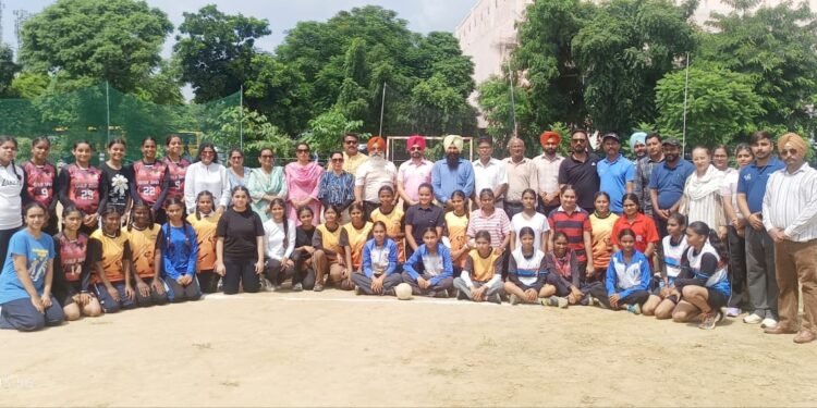 ਜ਼ਿਲ੍ਹਾ ਸਕੂਲ ਖੇਡਾਂ ’ਚ ਖਿਡਾਰਨਾਂ ਨੇ ਫੁੱਟਬਾਲ, ਕੁਸ਼ਤੀ ਤੇ ਹੈਂਡਬਾਲ ’ਚ ਕੀਤਾ ਸ਼ਾਨਦਾਰ ਪ੍ਰਦਰਸ਼ਨ