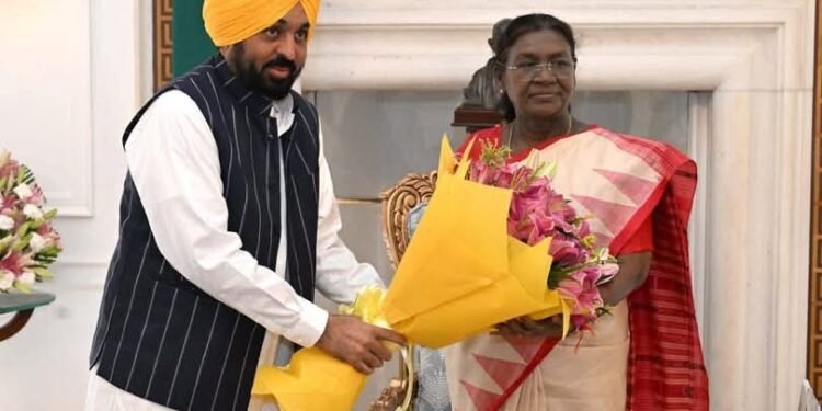 ਮਾਣਯੋਗ ਰਾਸ਼ਟਰਪਤੀ ਦ੍ਰੌਪਦੀ ਮੁਰਮੂ ਨੂੰ ਮਿਲੇ ਮੁੱਖ ਮੰਤਰੀ ਭਗਵੰਤ ਮਾਨ