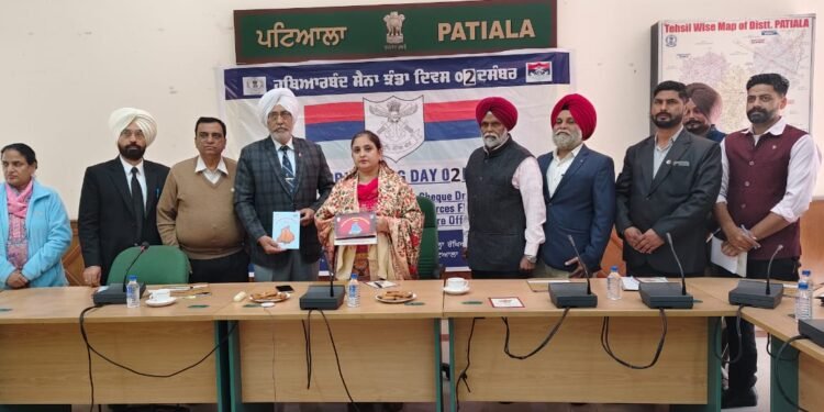 ਫਲੈਗ ਡੇਅ ਫੰਡ ਤੋਂ 6 ਲਾਭਪਾਤਰੀਆਂ ਨੂੰ ਮਾਲੀ ਸਹਾਇਤਾ ਦੇ ਚੈੱਕ ਜਾਰੀ- ਵਧੀਕ ਡਿਪਟੀ ਕਮਿਸ਼ਨਰ