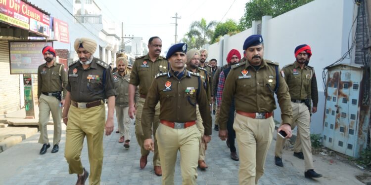 ਪਟਿਆਲਾ ਪੁਲਿਸ ਵੱਲੋਂ ਡੀ.ਆਈ.ਜੀ ਚਹਿਲ ਦੀ ਅਗਵਾਈ ਹੇਠ ਫਲੈਗ ਮਾਰਚ